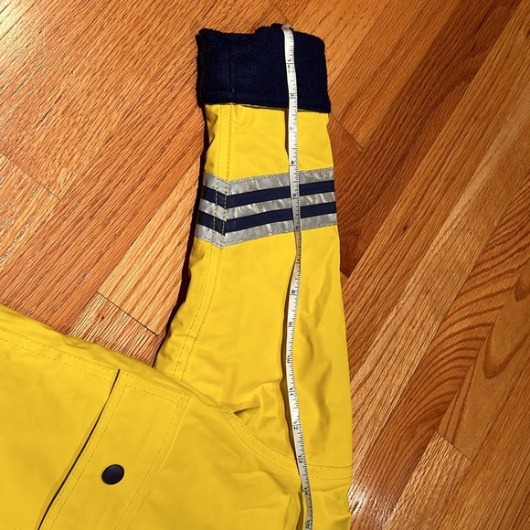 Size 2 raincoat for kids - Picture 4 of 12